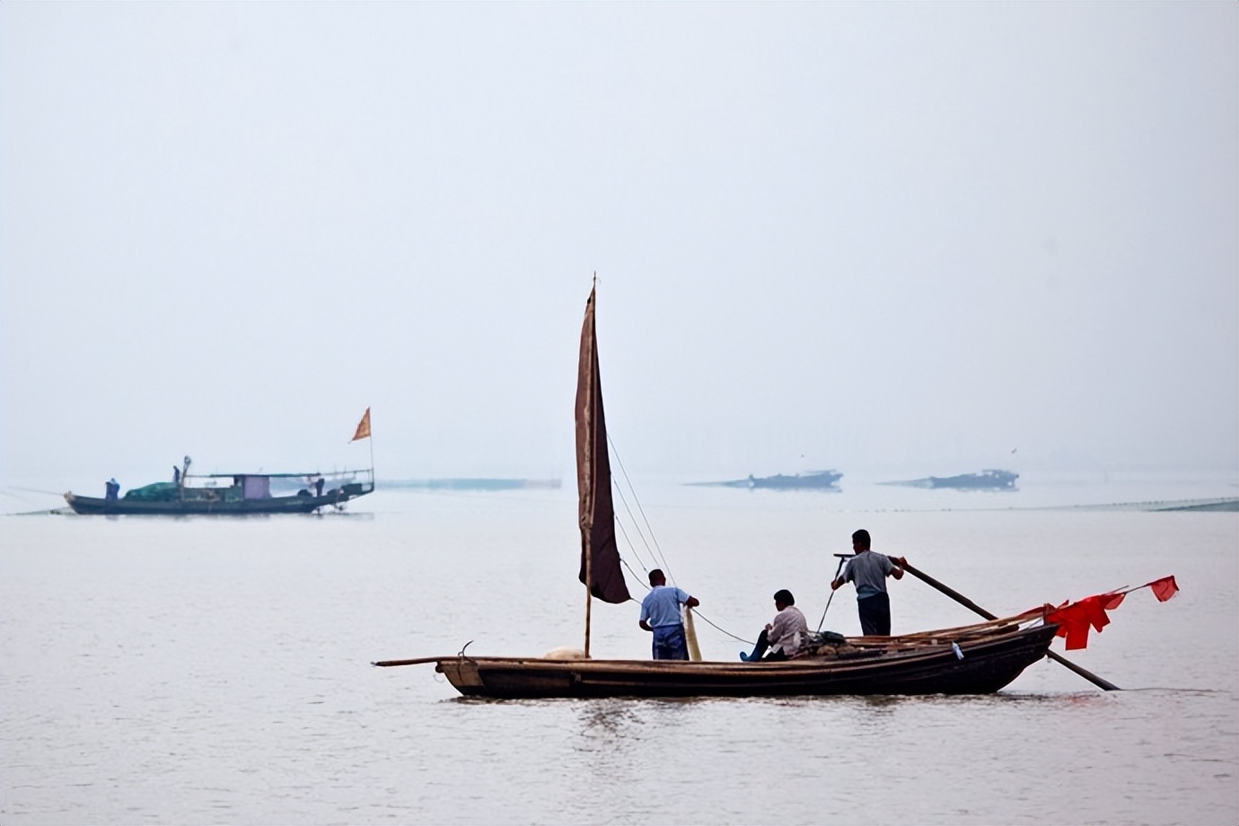 1987年中国第一个手机号码用户产生,花2万买手机,入网费要6000
