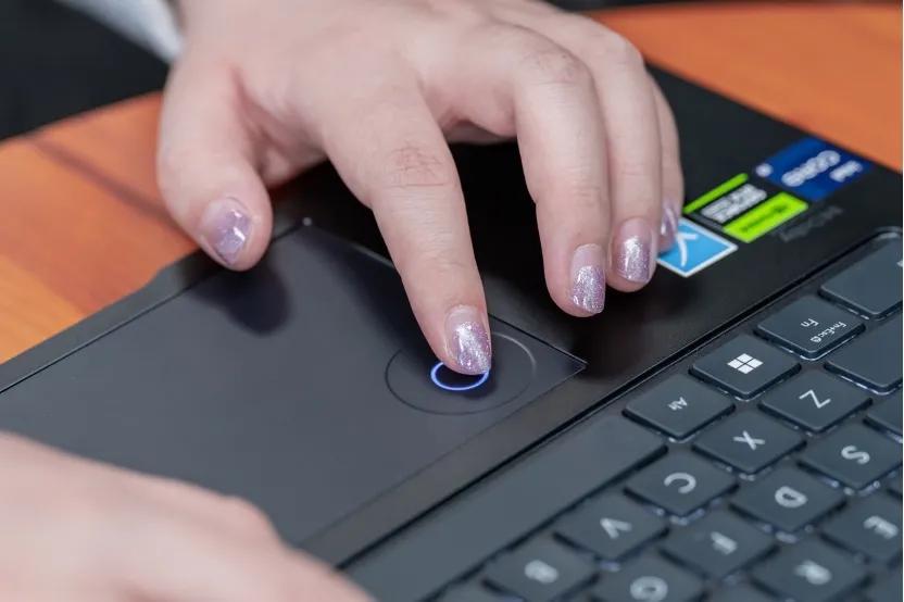 华硕灵耀pro14高性能轻薄本怎么选,华硕灵耀轻薄本和惠普星13轻薄本