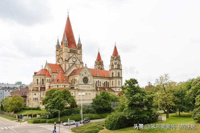 梅西成长历程简短,梅西成长经历照片和解析