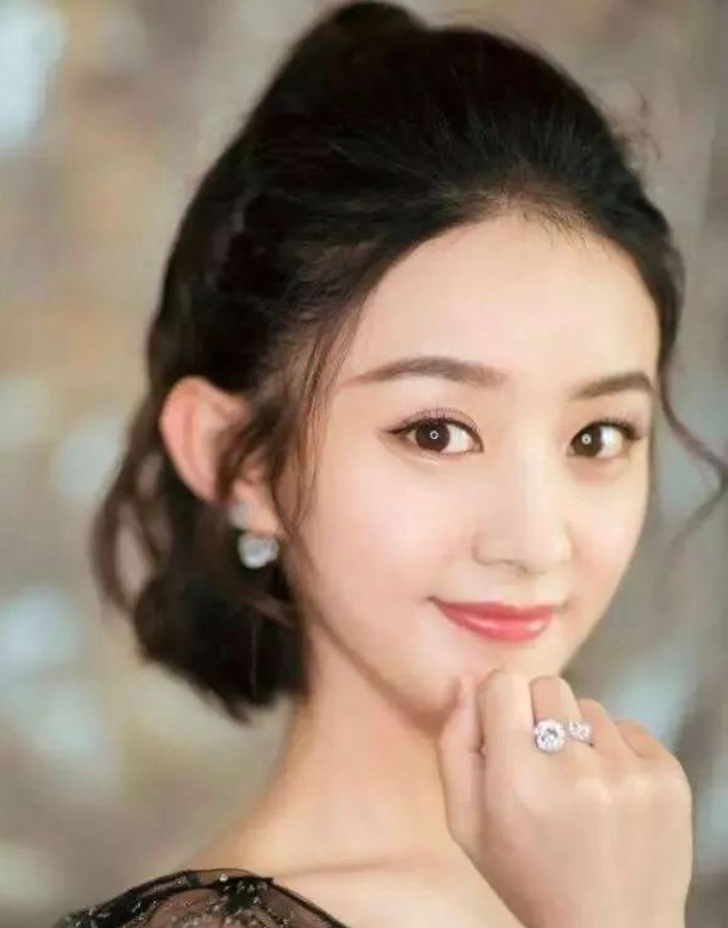 脸上有这3个特征露出五官更好看,脸上有这几种特征八成越长越漂亮