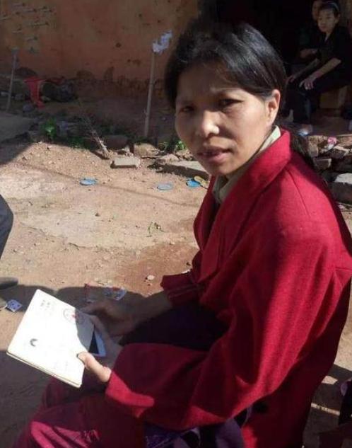 刘强东师妹伍继红为什么成低保户,刘强东和章泽天是原配吗