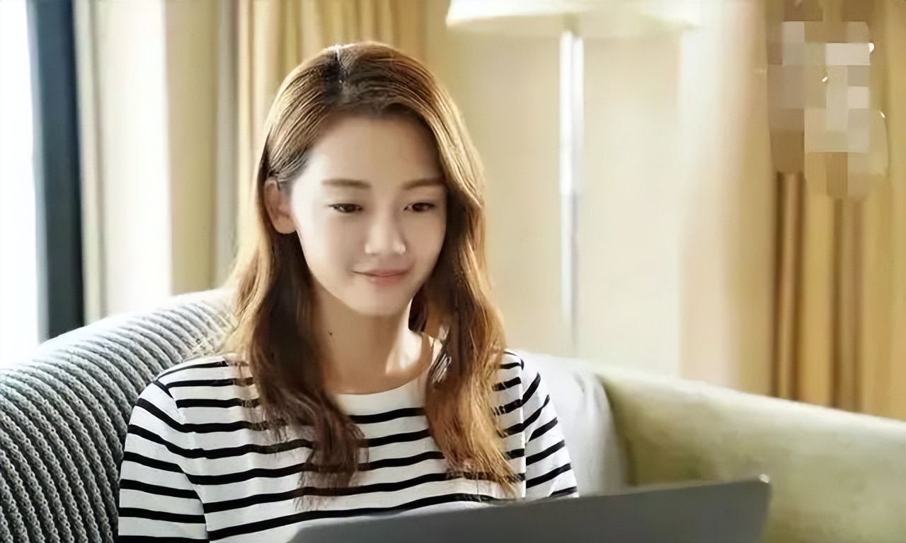 垫屁垫，烤瓷牙，戴美瞳：这些女明星的修修补补，看得人眼花缭乱