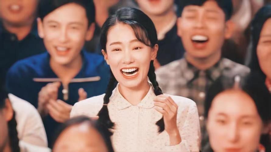 娱乐圈10名非科班出身的女演员,盘点娱乐圈后台最硬的8位女演员