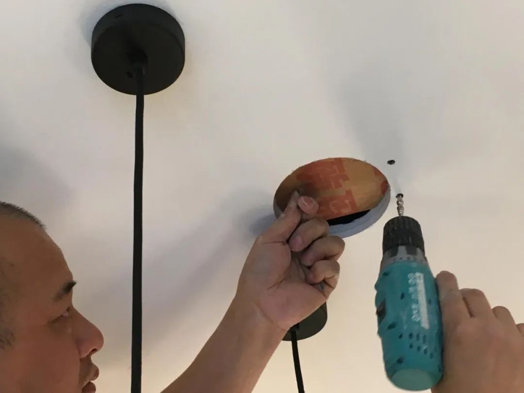 天花孔开大怎么解决,天花板开错孔补洞方法