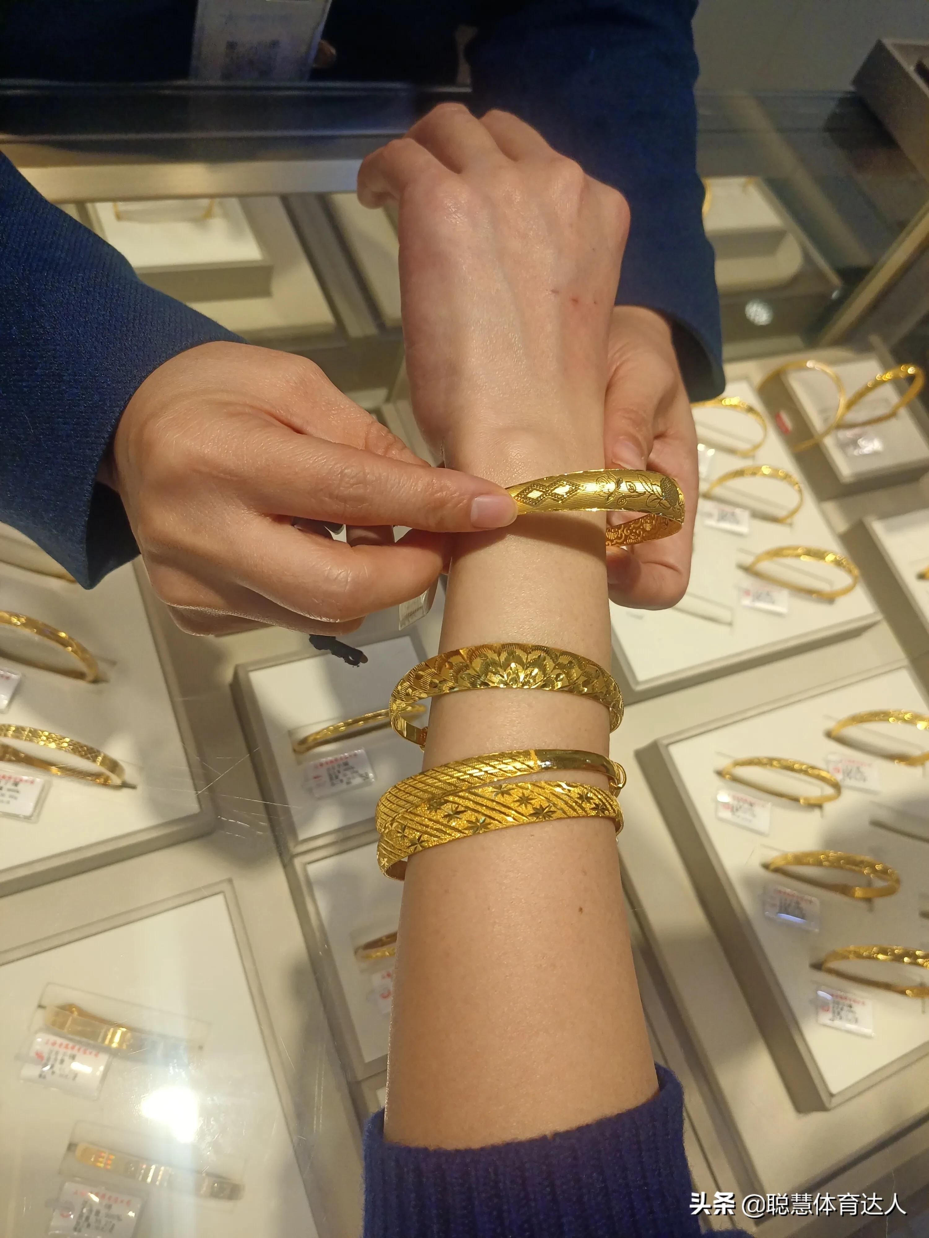 老婆买开心了，过年就快乐了