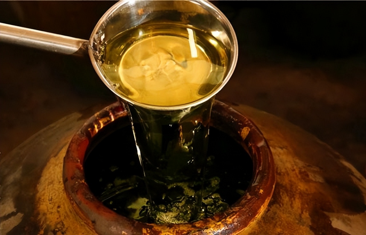 100斤粮食酿酒出酒率,100斤稻谷出27斤52度白酒