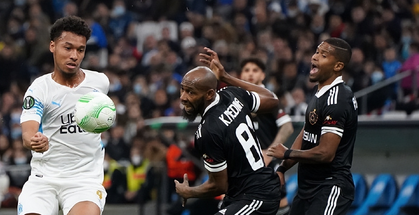 欧冠:卡拉巴赫vs费伦茨卡拉巴赫严阵以待主场威胁犀利击退对手