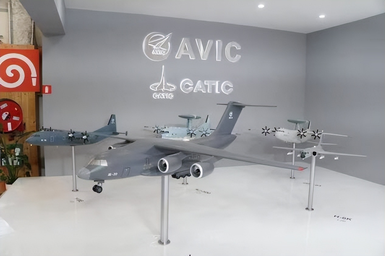 歼20首次赴巴黎参展高达图片,歼20在巴黎航展亮相实拍