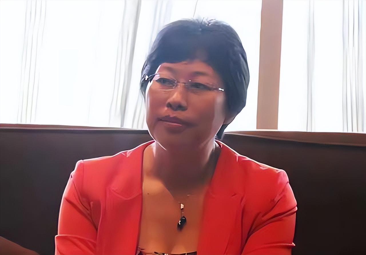 消失12年，如今满血归来！靠手机狂赚42亿的荣秀丽，这些年去哪了