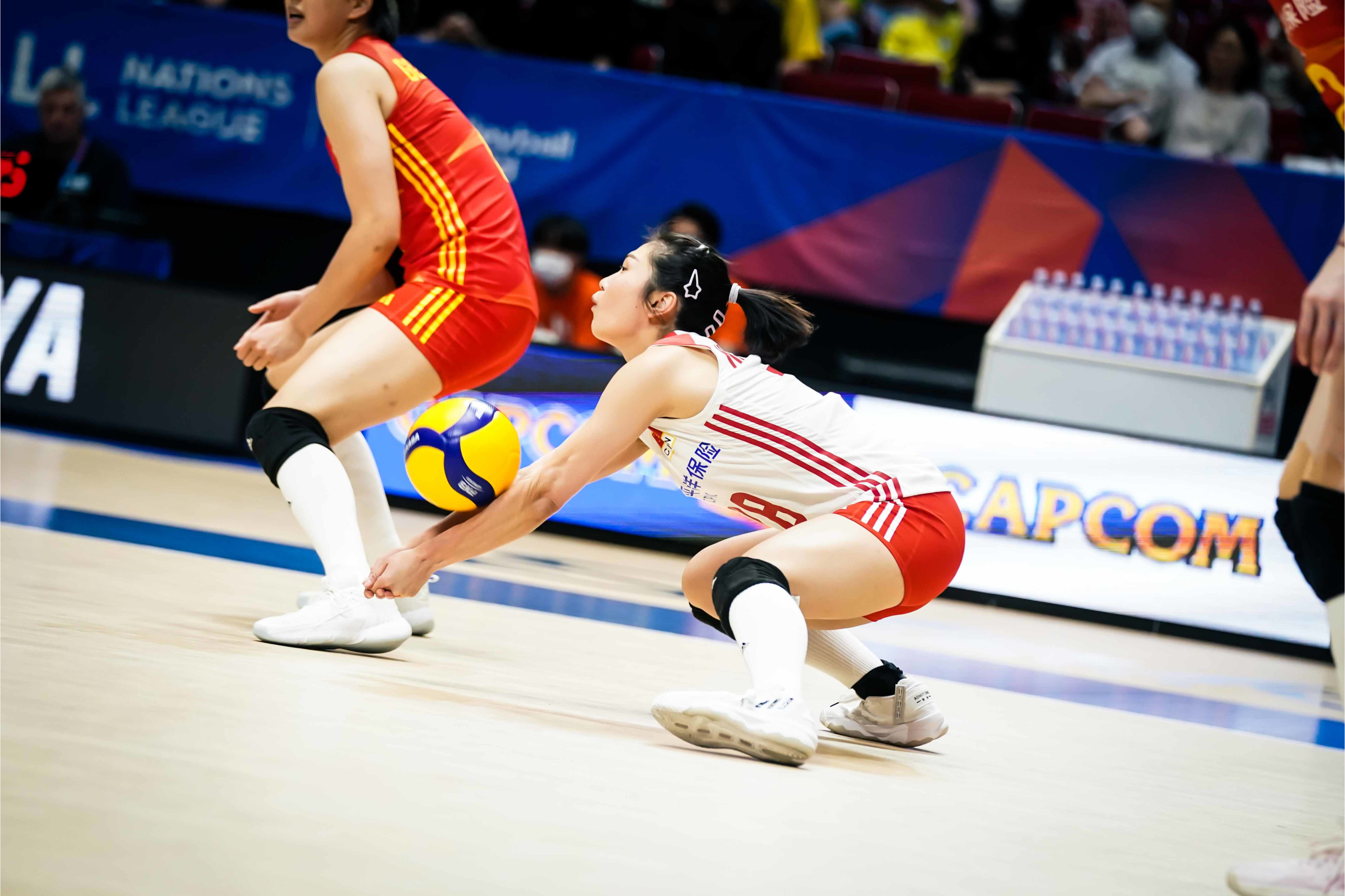 中国女排逆转荷兰夺首胜,中国女排最新排名最新消息