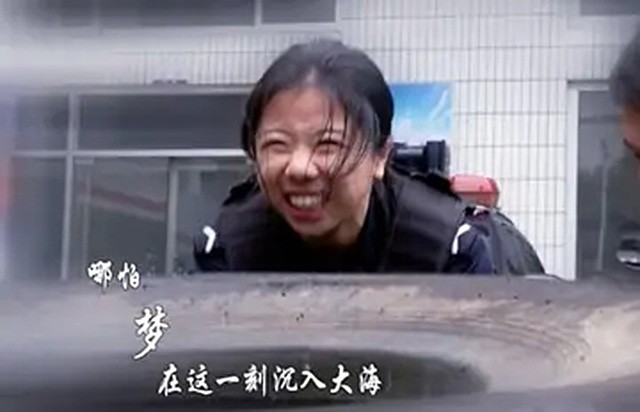 父亲因公牺牲21年女儿穿警服,回忆因公牺牲警察父亲