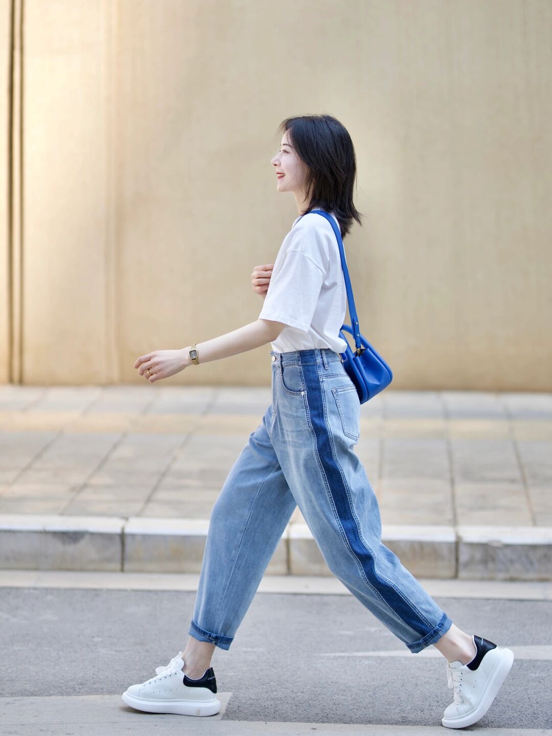 搭配春季牛仔裤的上衣推荐,初春阔腿牛仔裤配什么上衣好看