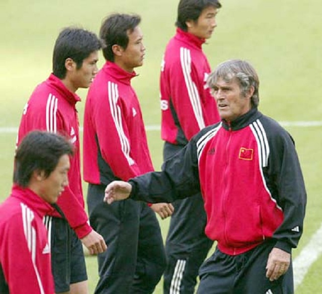 国足上届世界杯出线没,2002年国足世预赛0比1乌兹别克斯坦