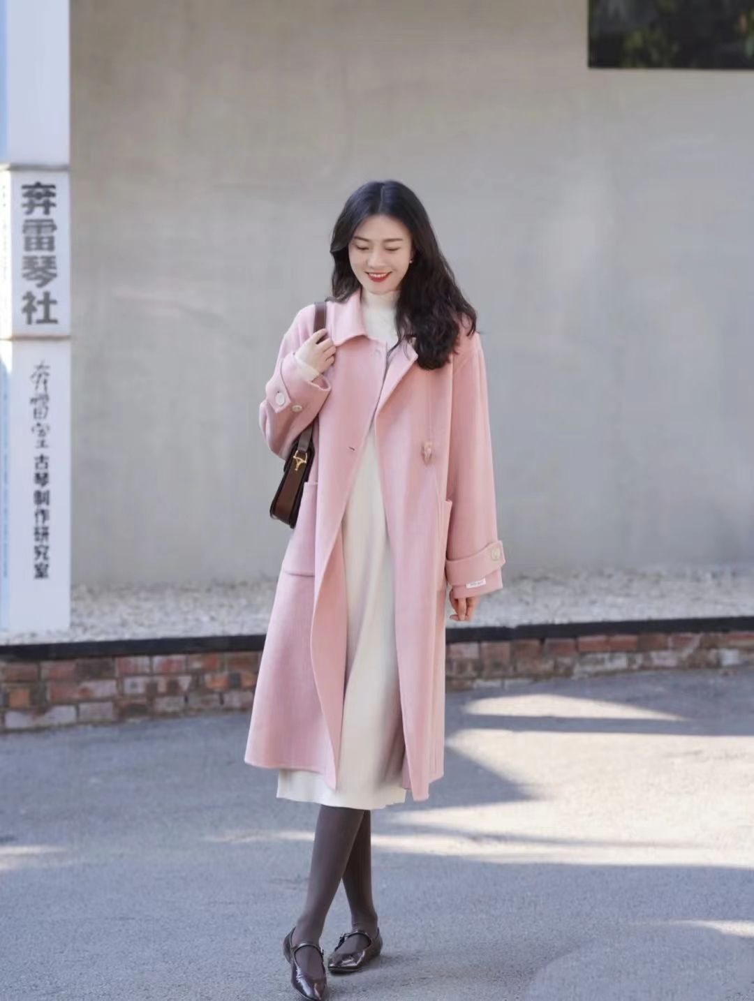 想穿的休闲大衣应该选择什么颜色,双面呢大衣穿什么颜色显高级感