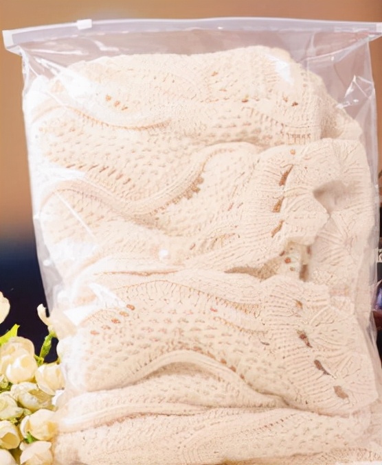 怎么洗发黄的羽绒衫,白色羽绒服洗了会发黄怎么回事