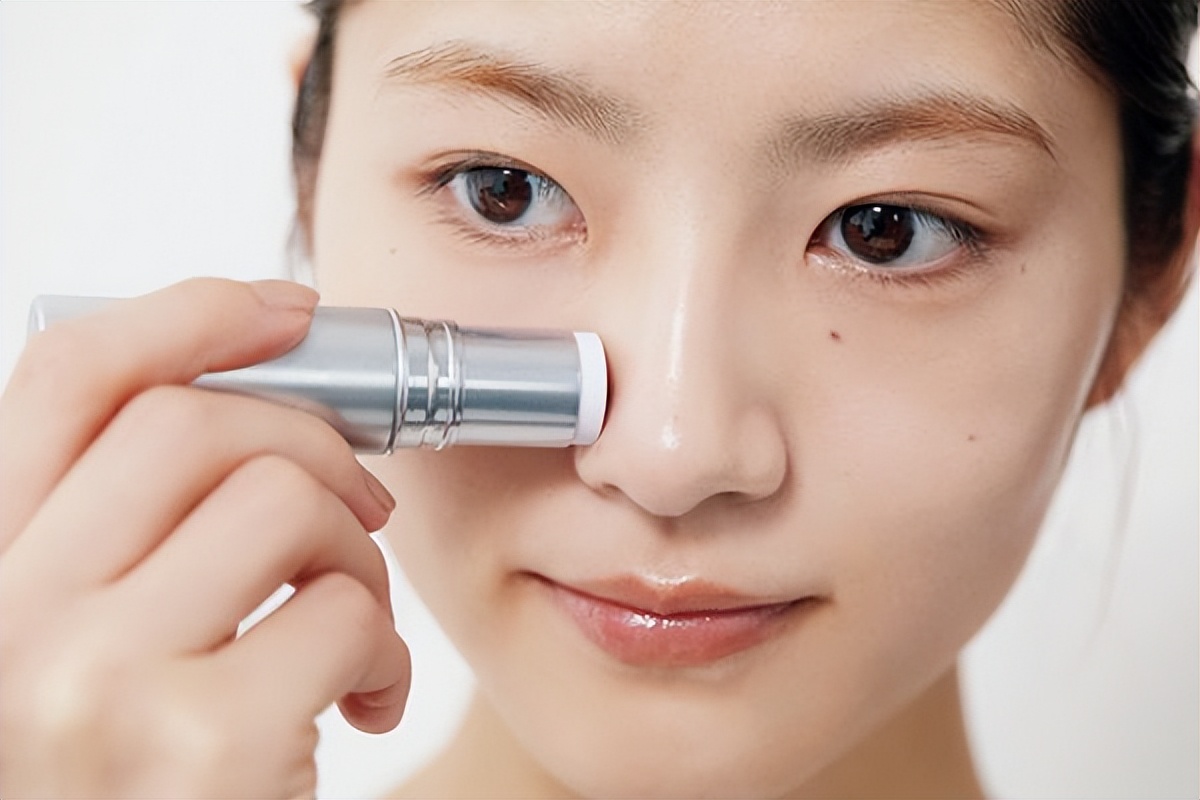 底妆斑驳卡粉不服帖是什么原因,底妆怎么画才会服帖不卡粉斑驳