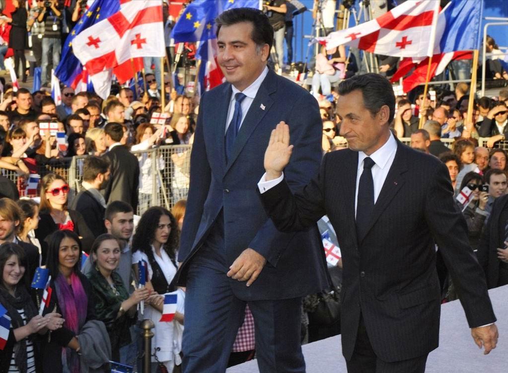 2008年那个敢和普京开战的总统，后来成为流浪汉，偶尔被母亲接济