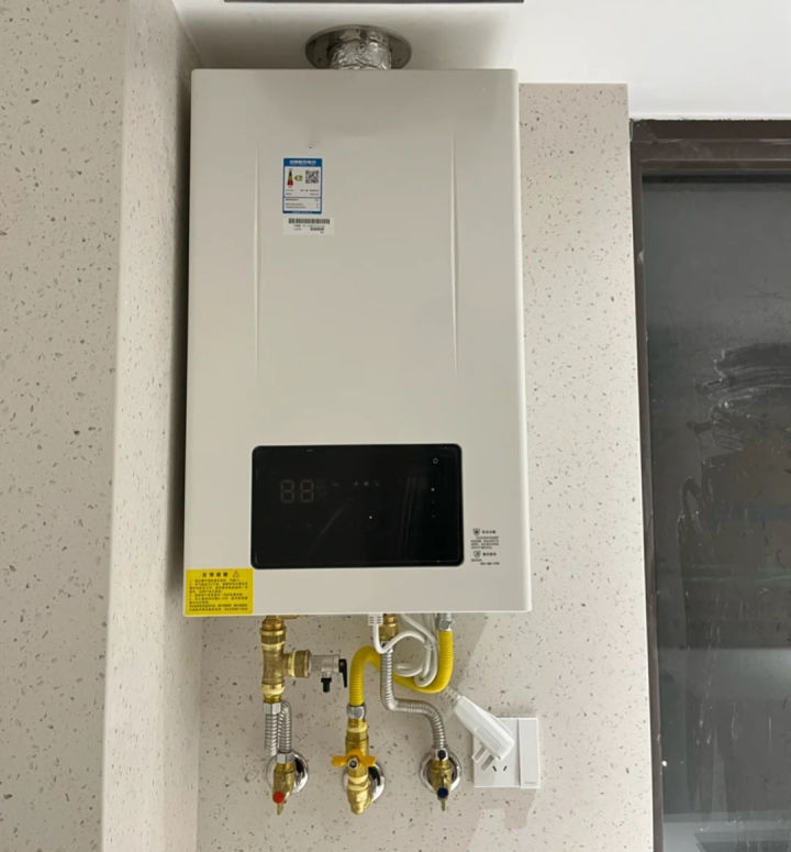 油烟机和热水器排烟管要相隔多远,热水器排烟管如何加长