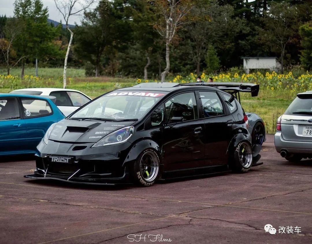 战斗范儿拉满的黑武士本田飞度GE和思域EG,兼顾素雅和张狂