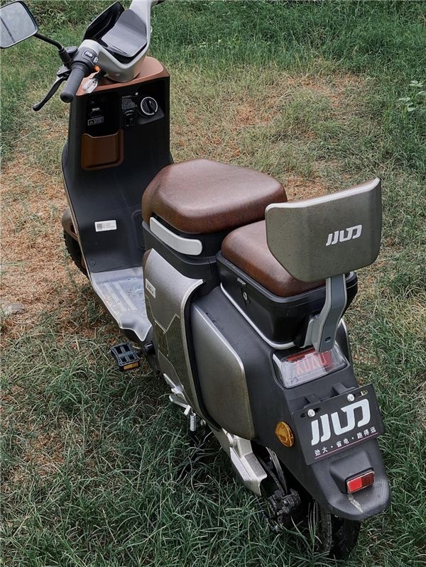 顶尖技术+绝美颜值，试骑小刀航天动力系朋克，骑上秒变酷boy！