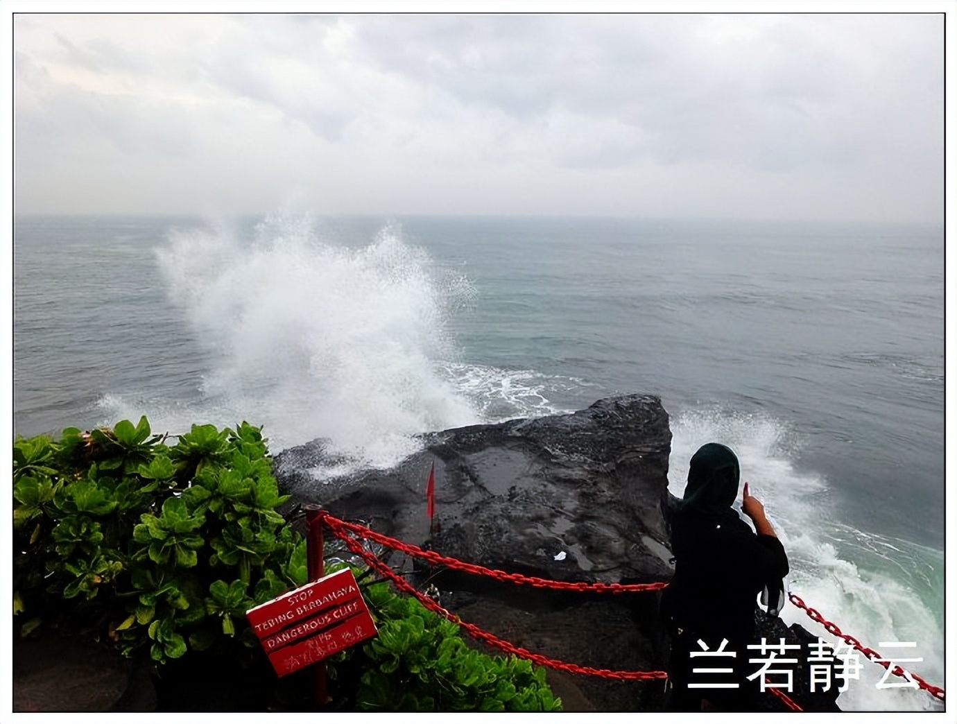 巴厘岛海神庙波涛汹涌,印尼巴厘岛皇威庙
