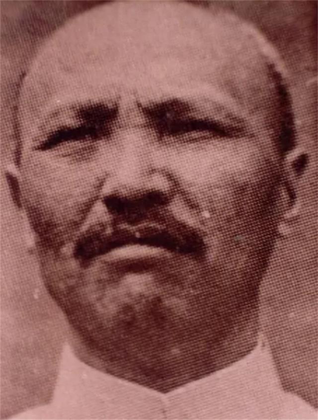 世界上最大的夜明珠怎么成路灯了,男子挖到6吨夜明珠