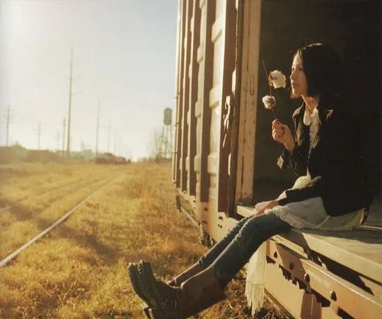 “偏执歌后”中岛美嘉：凭一首歌拉低日本自杀率，失聪仍坚持歌唱