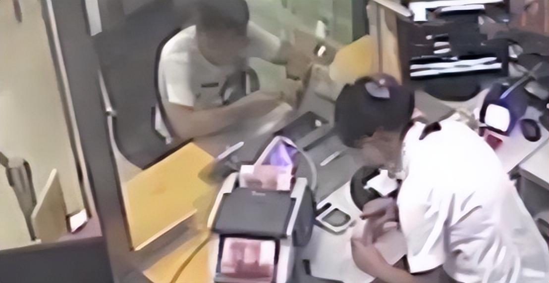 男子中彩票8000万10年挥霍完,湖南小伙发现彩票中奖规律