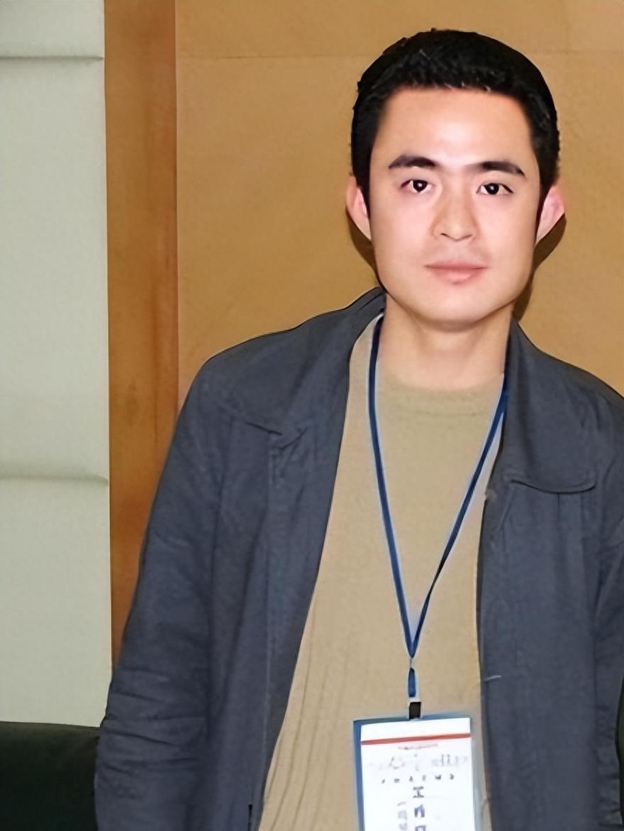 禁欲男娶娇妻，女神遭网暴退坛，自责不值