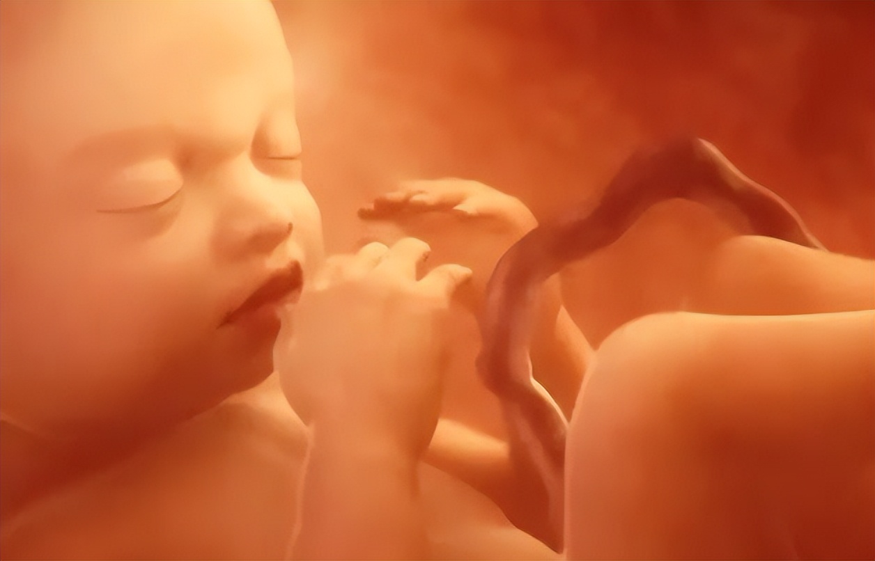 婴儿一激动就打嗝咋回事,胃胀打嗝放屁多体重下降