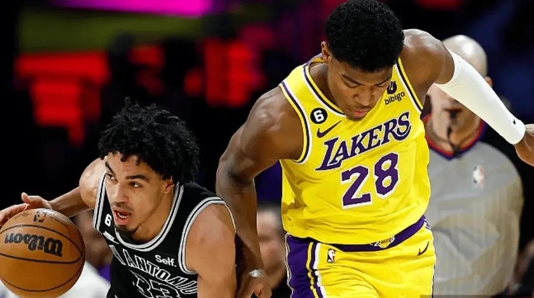 詹姆斯闯入nba十大助攻王行列,纳什马克杰克逊