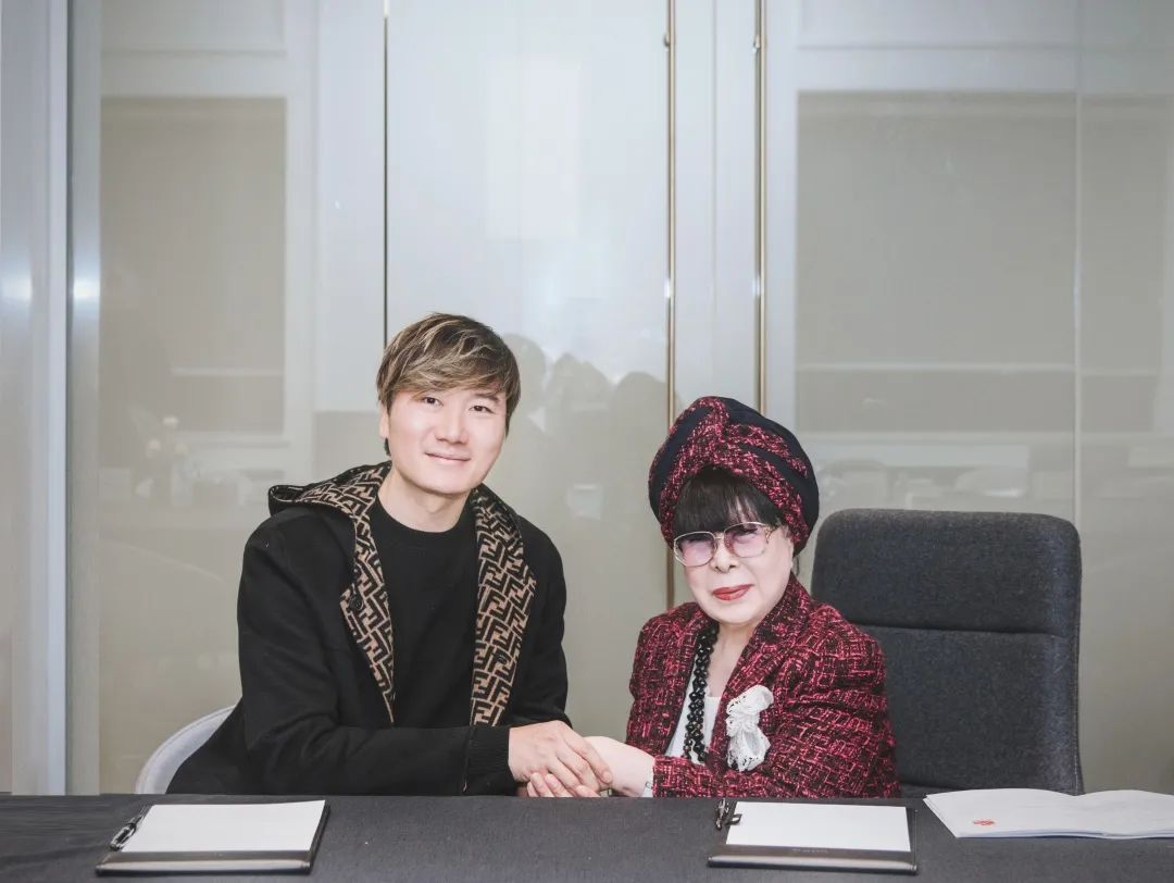 亚洲婚纱女王杀进内娱，女星们集体坐不住了