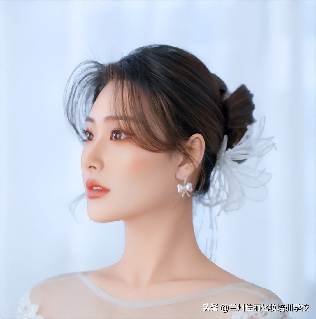 职场小白面试必胜妆容,职场面试如何化妆打扮漂亮