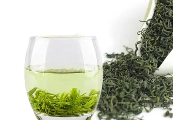 人到中年就要少吃油腻食物,人到了中年要少吃少喝哪些东西