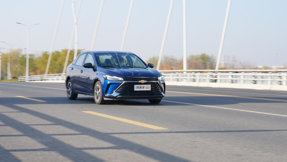 雪佛兰科鲁泽全新试驾视频,试驾雪佛兰科鲁泽新款