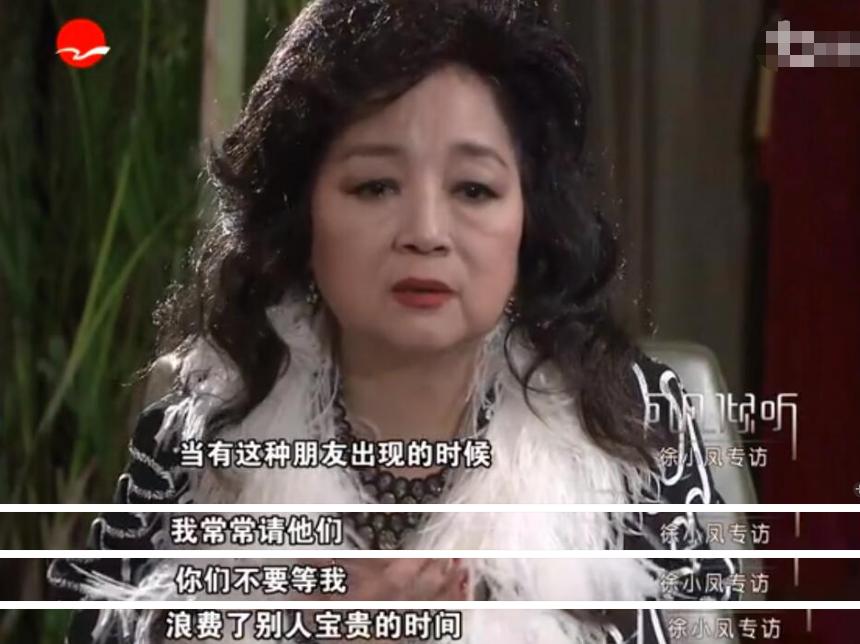 徐小凤怼人场面,周润发致敬徐小凤图文