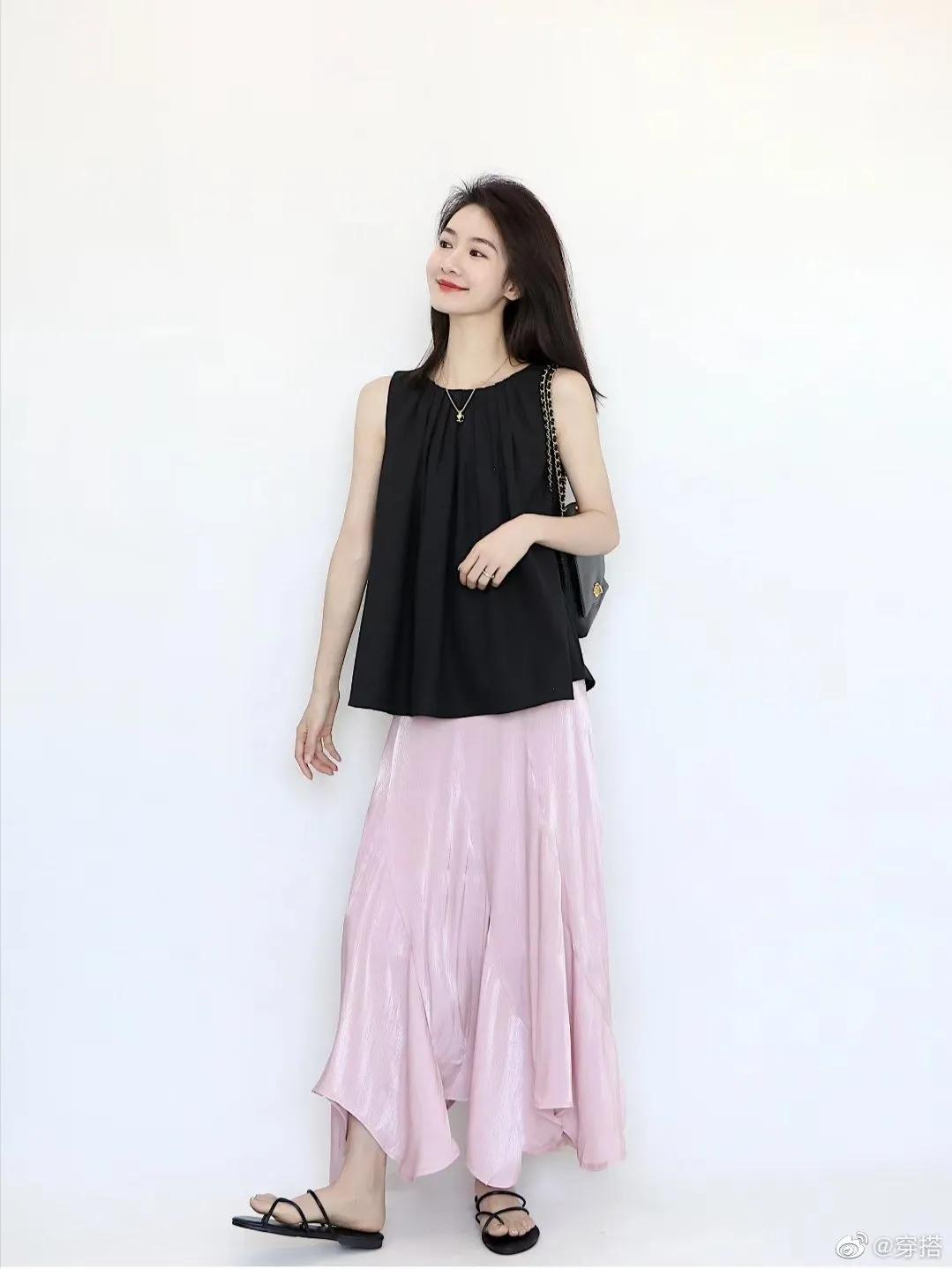 夏天怎么搭配衣服的颜色最显温柔,夏季蓝色外搭里面穿什么颜色好看