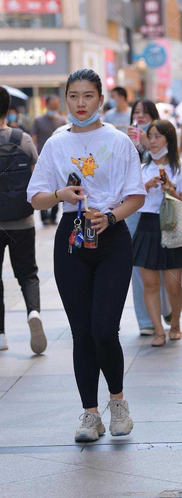 打皱直筒裤怎么搭配好看,打褶窄口裤搭配