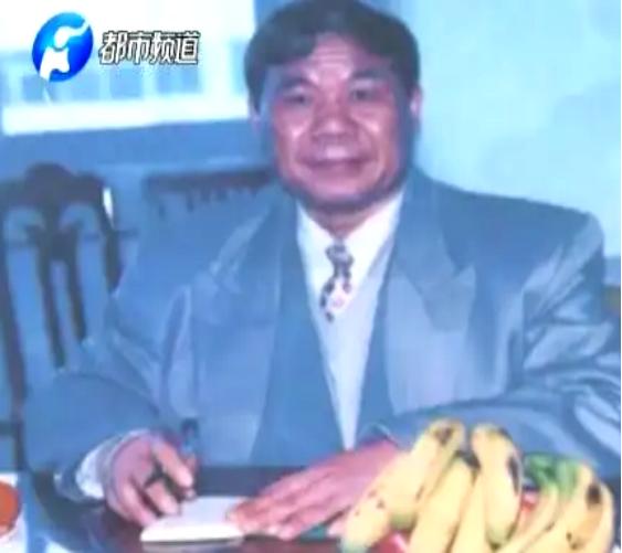 “日月气功”教首温金路，精神控制女信徒，大肆骗财骗色，终被捕