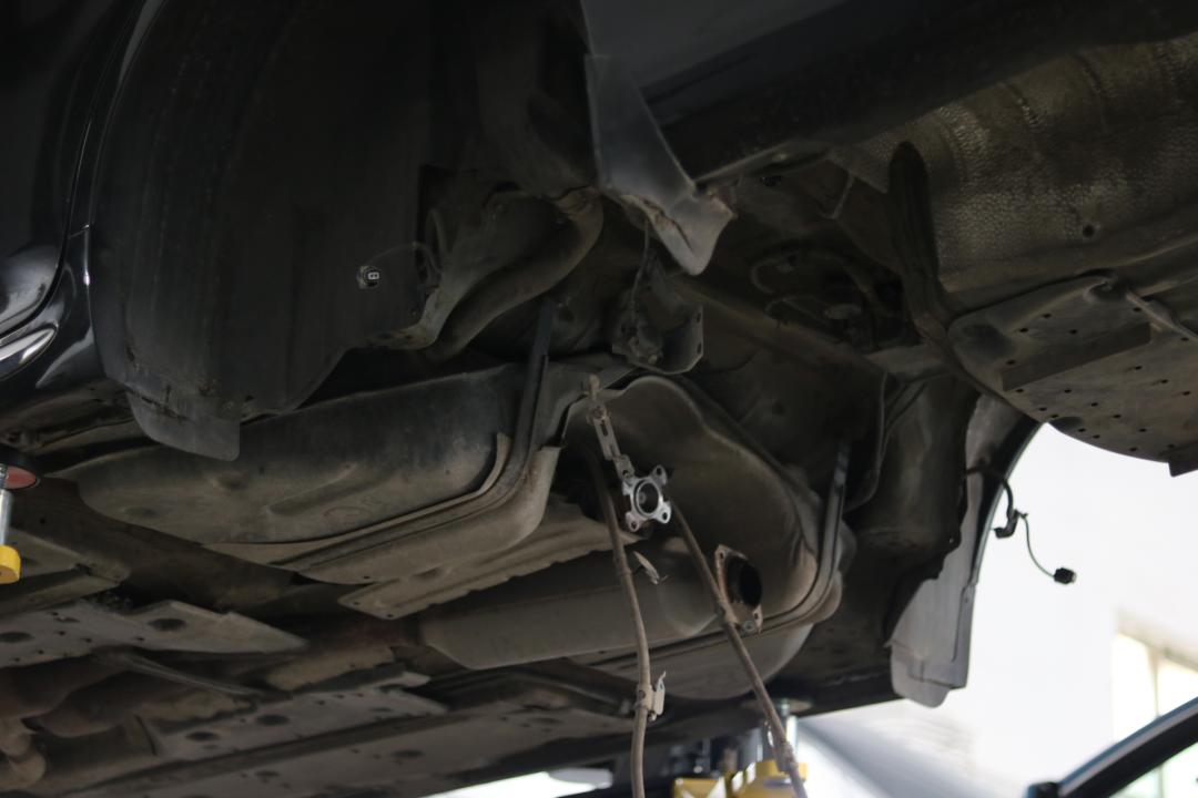 皇冠3.0经典老车翻新复活视频,13代皇冠全车翻新泉州地区