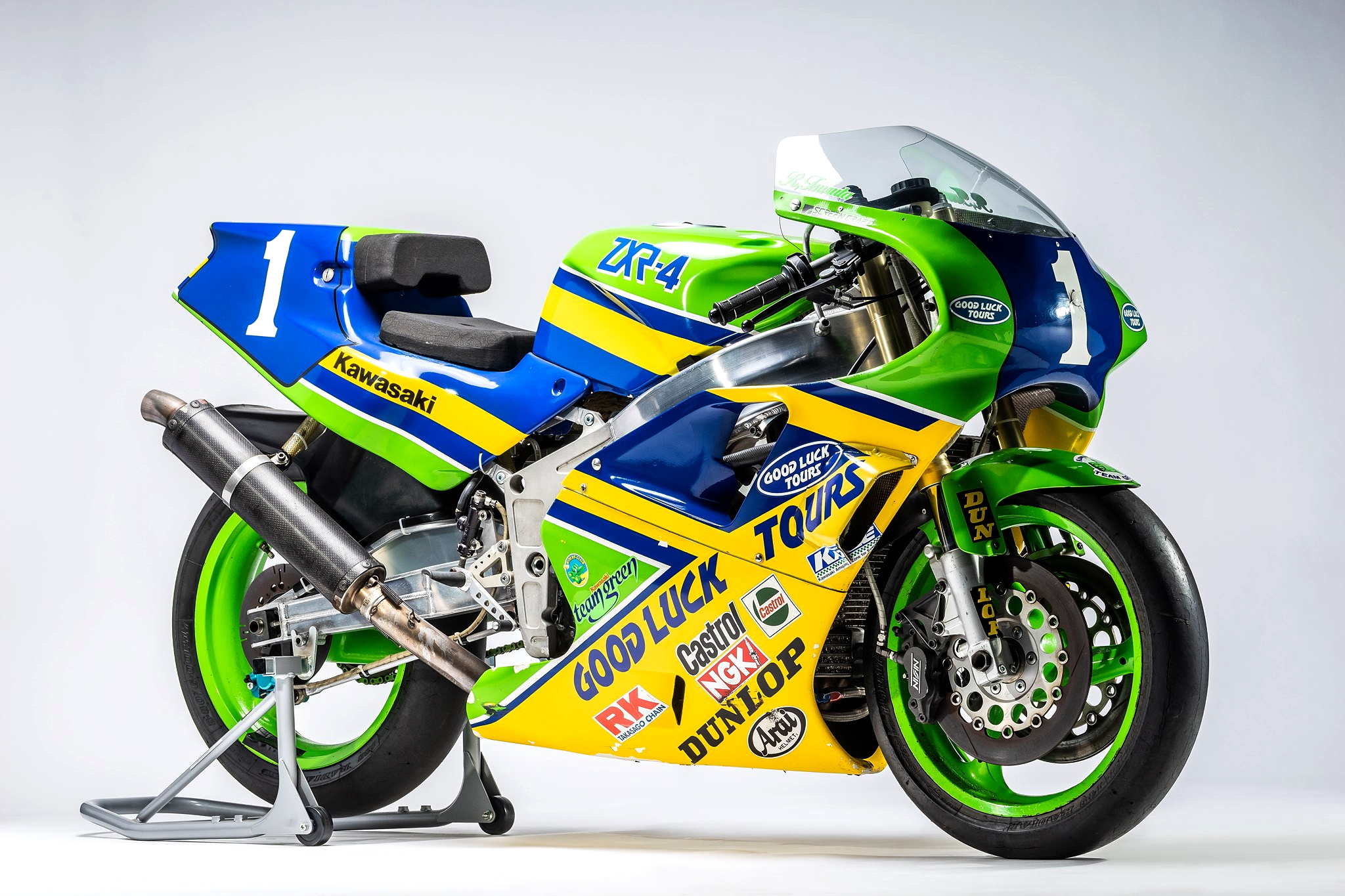 老照片:TT-F3赛车规格的KawasakiZXR-4