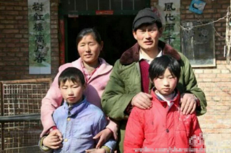 大衣哥换上新演出服,大衣哥穿西装最新图片