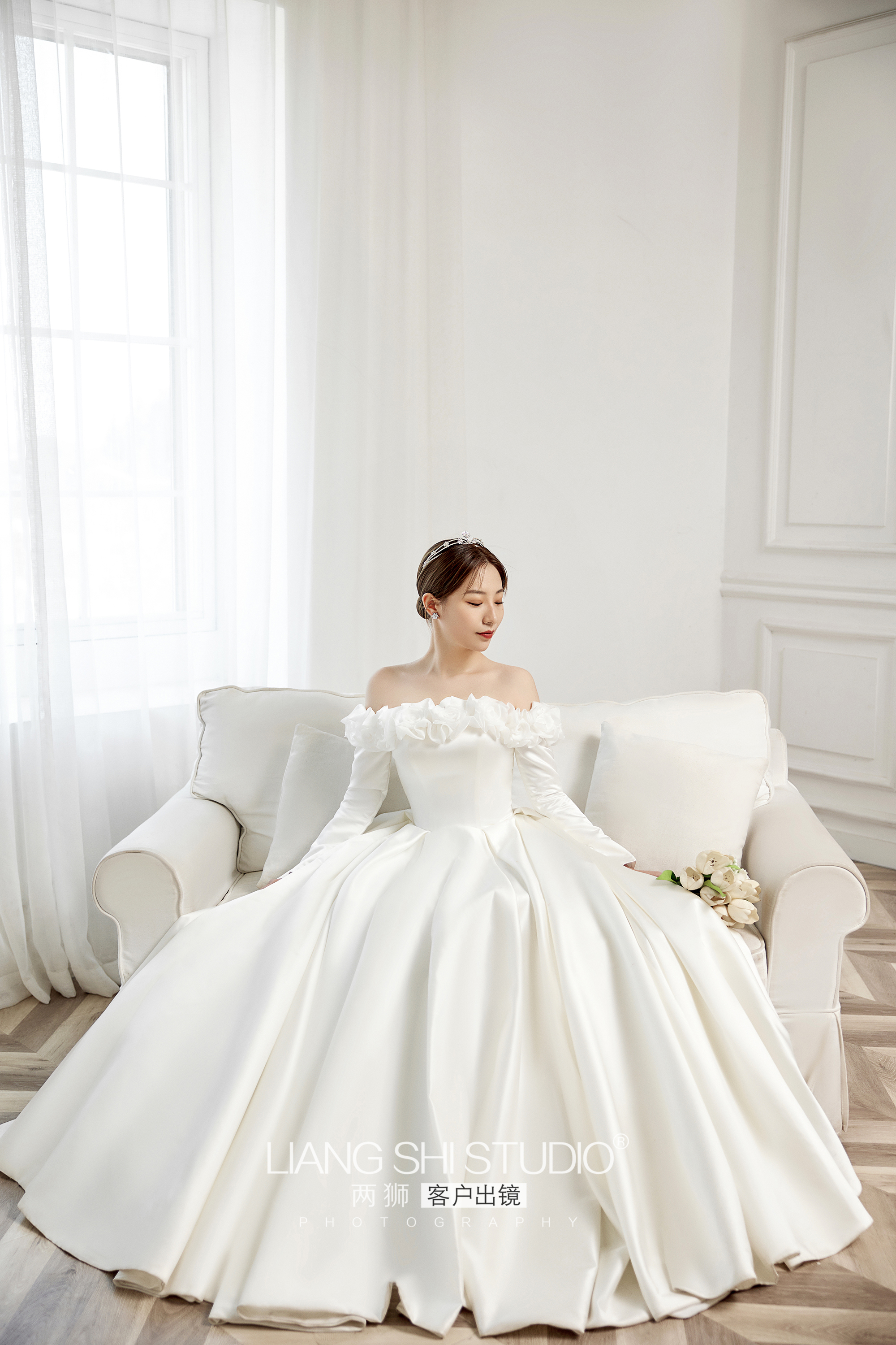 复古婚纱照现代婚纱照,分享一组室内韩式简约婚纱照