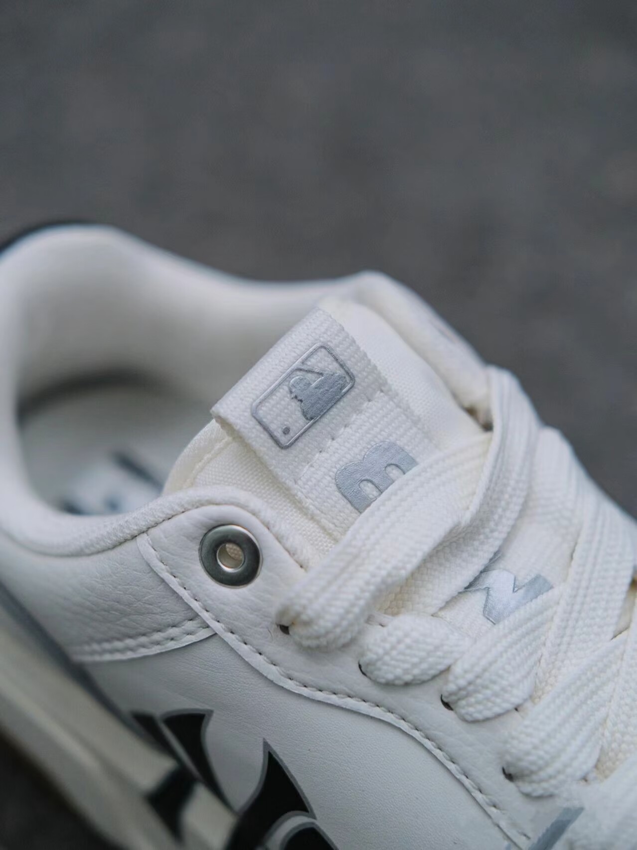 mlb复古小白鞋板鞋穿搭,mlb复古板鞋新款和经典款