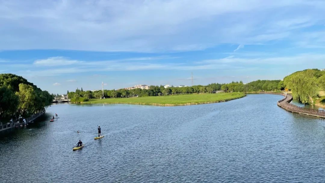 搬离城市，坐火车上班的年轻人：获得了真正的快乐！