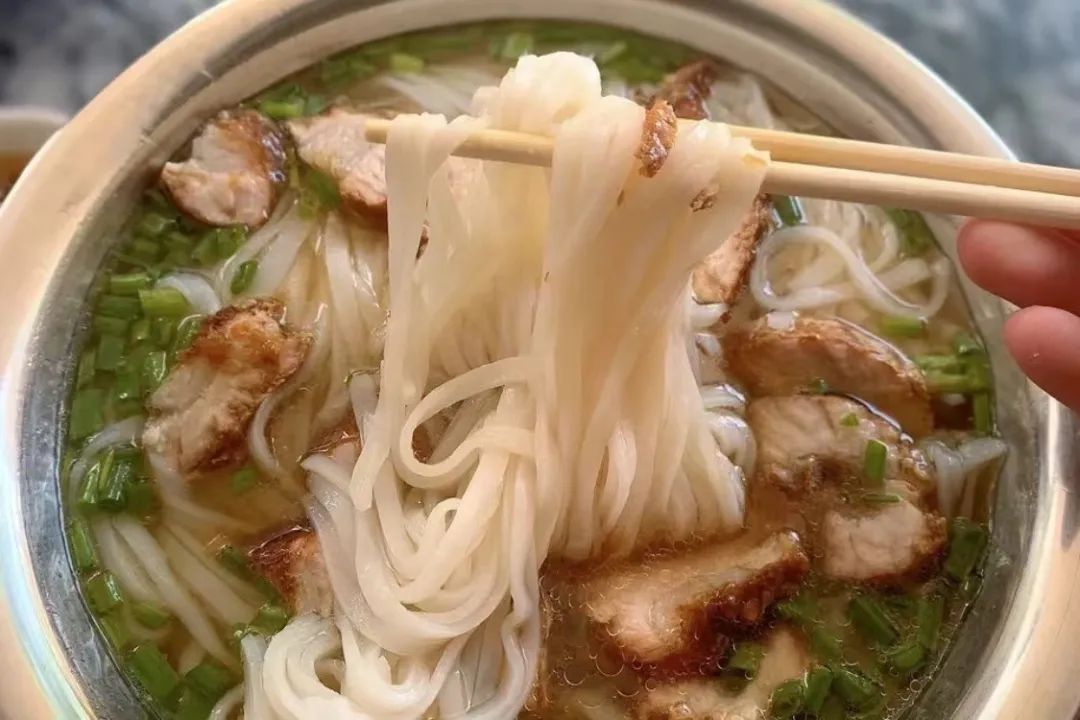 这座海滨小城可真美丽,小众旅行海边小城市