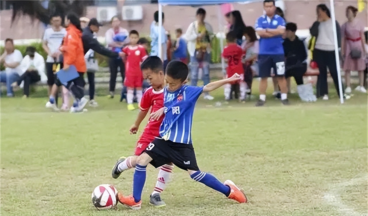 足球神童小孩,被米卢称赞的足球神童