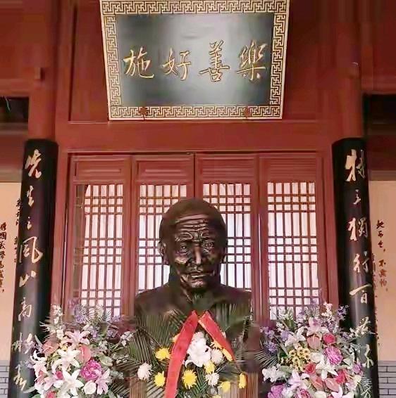 生前穷困潦倒死后遗臭万年,生前穷困潦倒死后流芳百世