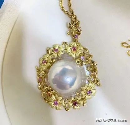 马贝珠珍珠,英国女王绿松石胸针