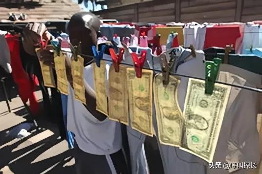 比浙江义乌还牛？钱论斤?本国人：不！我们用推车